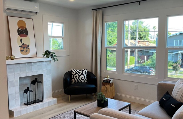 Charming 2-bedroom apartment with WiFi and AC in wonderful Pasadena
