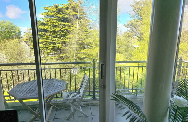 Charming 2-bedroom apartment, great location streaming WiFi in wonderful Dublin