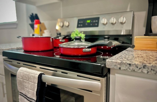 Charming 2-bedroom apartment with AC, WiFi in delightful Durant