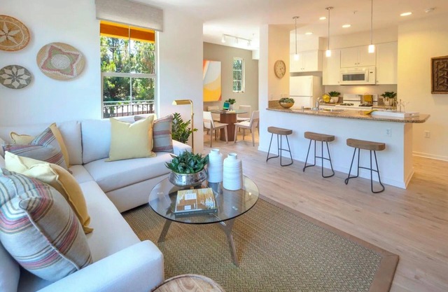 Charming 2-bedroom apartment with WiFi, AC in serene Irvine