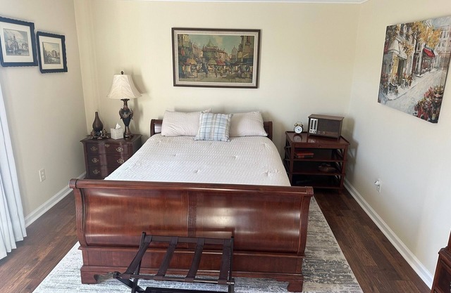 Charming 2-bedroom apartment located on Main Street in The Heart of Catawba Co.