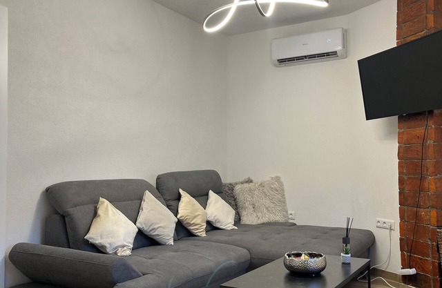 Charming 2-bedroom apartment with WiFi, AC in enchanting Bihać