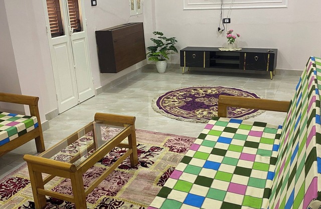 Charming 2-bedroom apartment with WiFi, AC in delightful Luxor
