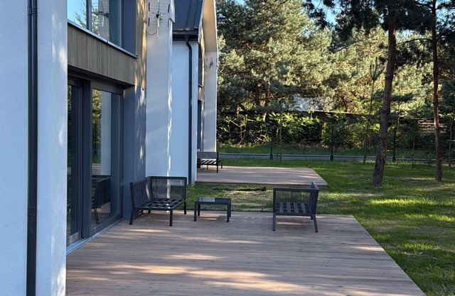 Charming 2-bedroom bungalow with AC, WiFi in tranquil Niesulice