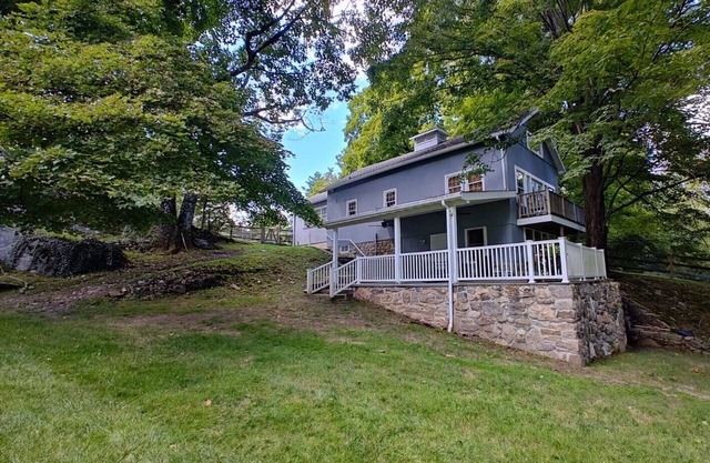 Charming 2 Bedroom Cottage in Peaceful New Canaan - Pet Friendly!