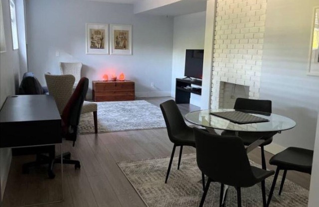 Charming 2-Bedroom Suite in Scenic Port Moody – Nature & Transit Nearby