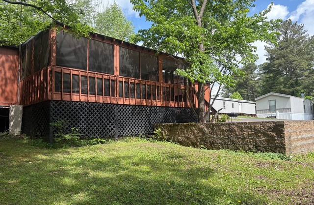Charming 2-bedroom cabin #10 in resort with great fishing & boating on KY Lake