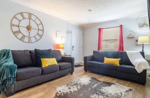Charming 2-bedroom Condo On Music Row