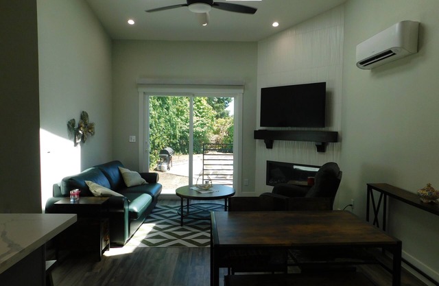 Charming 2-bedroom cottage in lovely San Ramon, CA near highway for easy commute