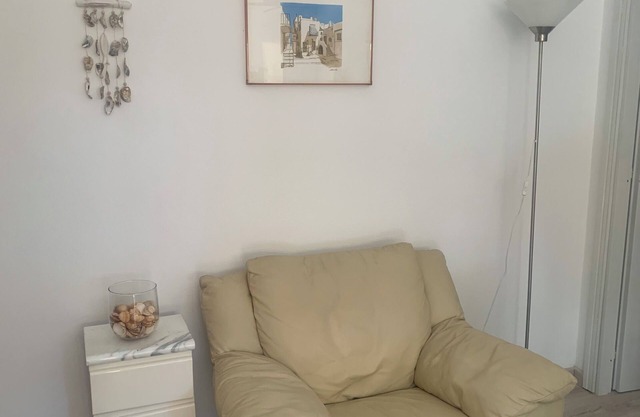 Charming 2-bedroom condo with AC, WiFi just Steps from the Beach