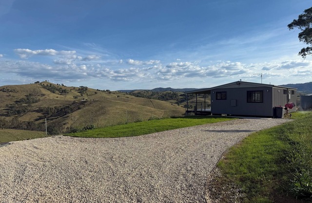 Charming 2 bedroom cottage in kanimbla valley