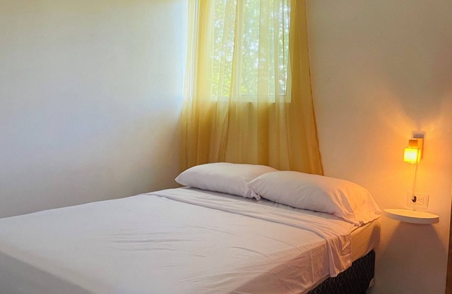 Charming 2-bedroom cottage in beautiful Masaya with AC, WiFi