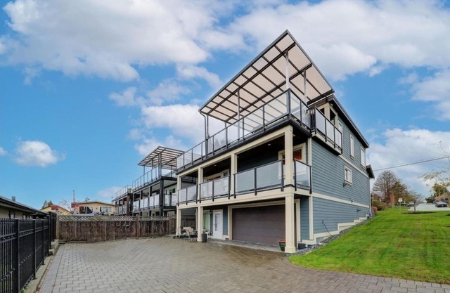 Charming 2-bedroom house in brilliant White Rock with AC, WiFi