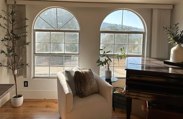 Charming 2 bedroom house close to Yosemite National Park and beautiful Bass Lake