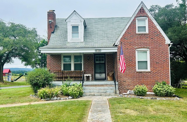 Charming 2-bedroom house with WiFi, AC, Gorgeous Views in serene Middletown