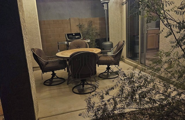 Charming 2-bedroom home in peaceful Anthem at Merrill Ranch near Florence.