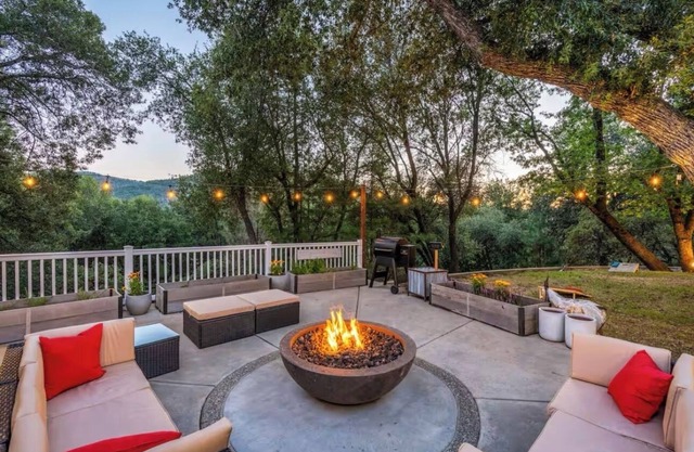 Charming 2-bedroom house with WiFi, AC, EV charger NEAR Yosemite