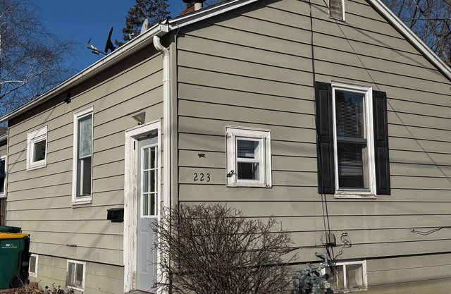 Charming 2-bedroom house with WiFi, AC in adorable Sycamore