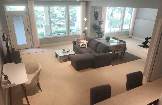 Charming 2-bedroom house with AC, WiFi in fantastic Calgary