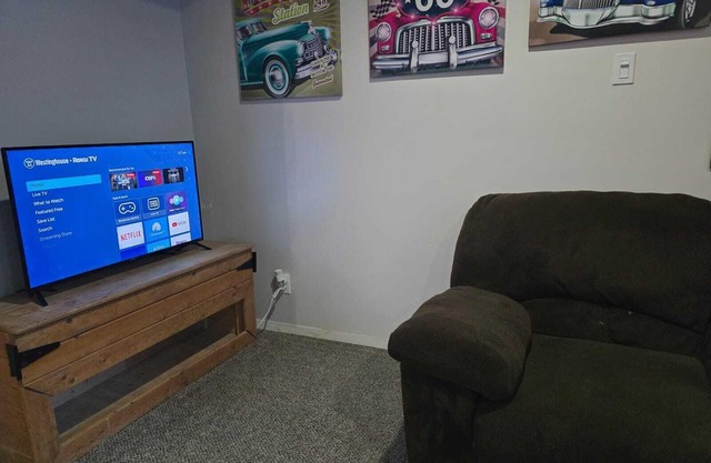 Charming 2-bedroom house in Nipawin with AC, WiFi, fitness room