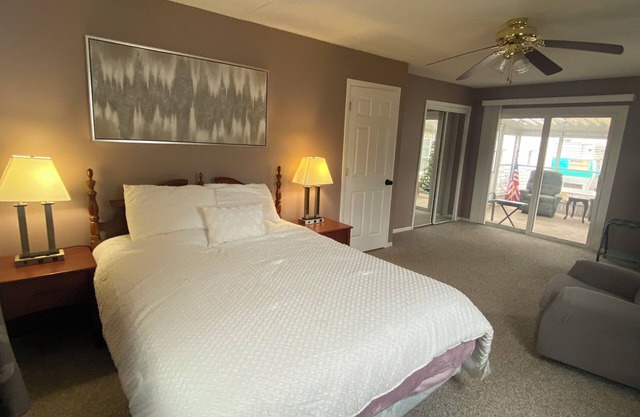 Charming 2-bedroom house with gated yard in delightful Kentwood