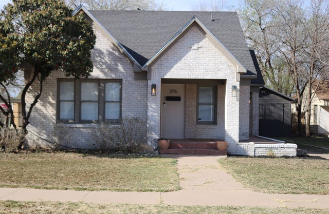 Charming 2-bedroom house minutes from Texas Tech in the Heart of Lubbock!