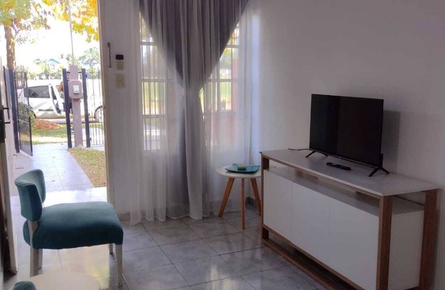 Charming 2-bedroom house in Colón, close to the beach and downtown.