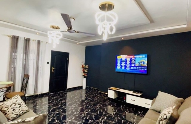 Charming 2-bedroom house close to Santasi-Kumasi. Free WiFi in an Exclusive Area