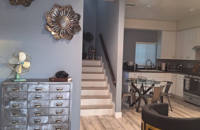 Charming 2-bedroom house in Azusa with WiFi and AC