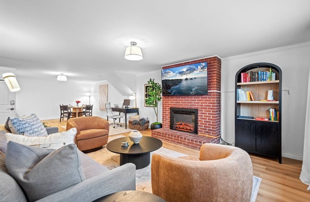 Charming 2-bedroom house in Denver Area - Near Tech Center > 30 day min. Rental>
