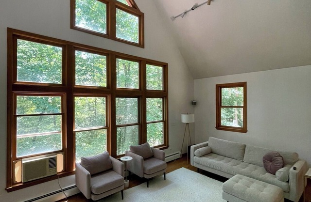 Charming 2-bedroom house surrounded by nature