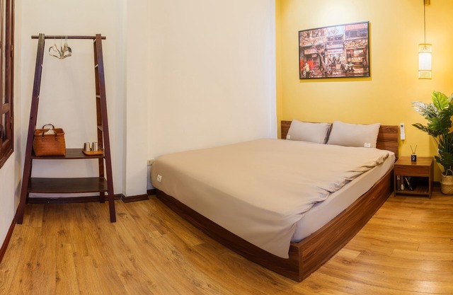 Charming 2-bedroom house with WiFi, AC in nice Hanoi