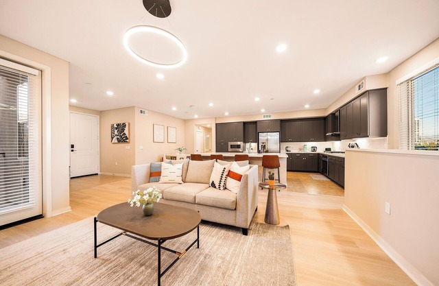 Charming 2-bedroom in Irvine Center