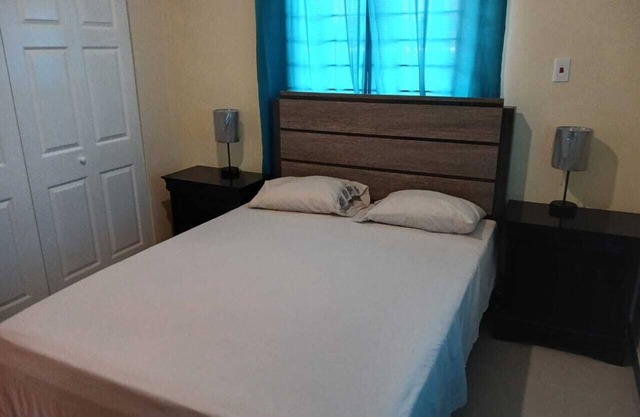 Charming 2-bedroom house with AC, WiFi in marvelous Montego Bay