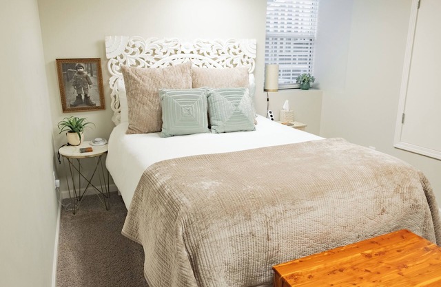 Charming 2 Bedroom - minutes to Samford and UAB!