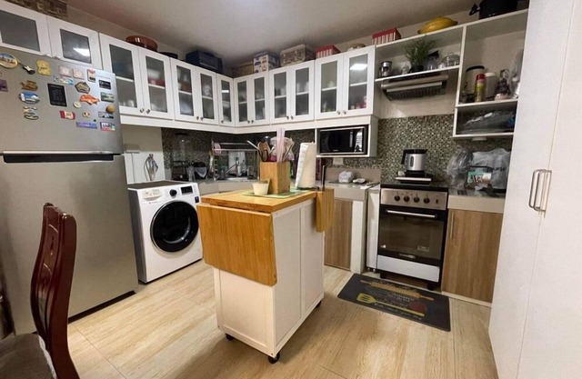 Charming 2-bedroom condo in wonderful Iloilo City with WiFi, AC