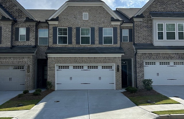 Charming 2-bedroom townhome in Loganville with strong WiFi and AC