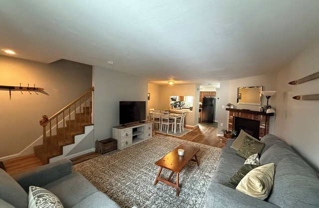 Charming 2-bedroom townhome North Woodstock. Walk to town, 5mins from Loon.