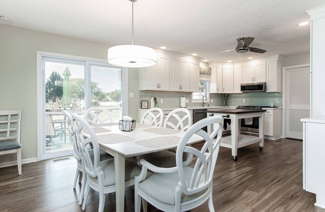 Charming 2-bedroom townhome in delightful Manteo.