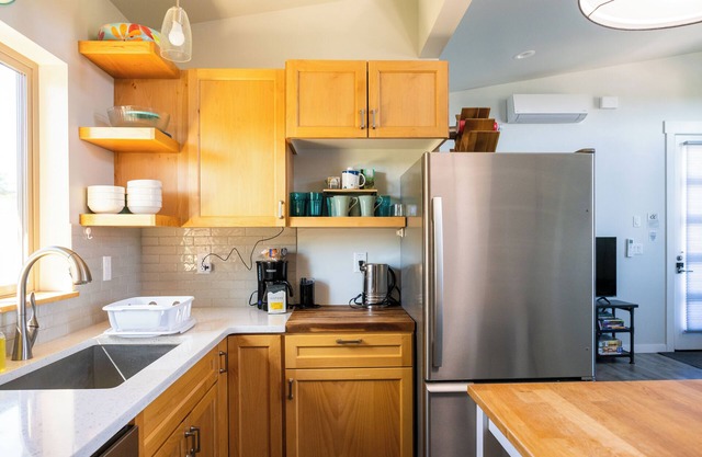 Charming 2-bedroom townhome in marvelous Bend with WiFi, AC