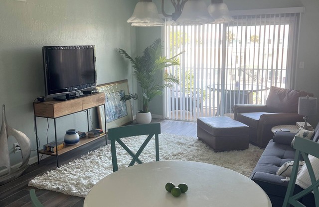 Charming 2 bedroom BeachClub condo in Indialantic. Includes washer/dryer in unit