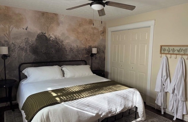Charming 2-bedroom house in Mount Gilead with Hot Tub and Fire Pit