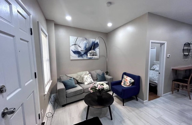 Charming 2-bedroom apartment with AC, WiFi in superb Poughkeepsie