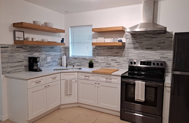 Charming 2-Bedroom/1bath near Airport