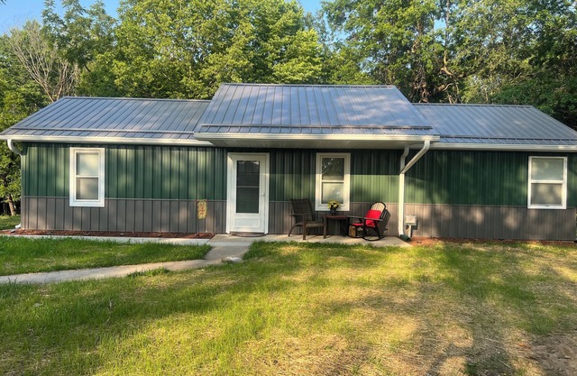 Charming 2-bedroom house at Mark Twain Lake