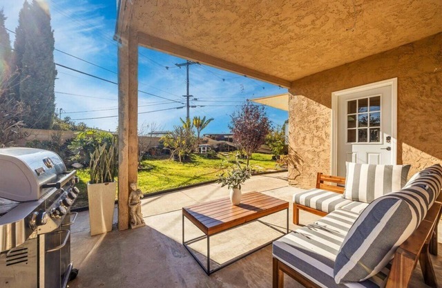 Charming 2-bedroom house with AC, WiFi in lovely Westminster, Little Saigon