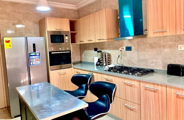 Charming 2-bedroom with WiFi, AC, Dstv in delightful North Legon, Accra