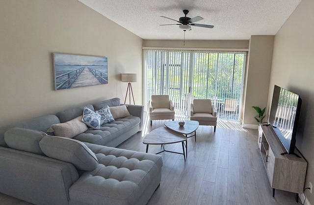 Charming 2 BR condo with golf course views in North Tampa area!