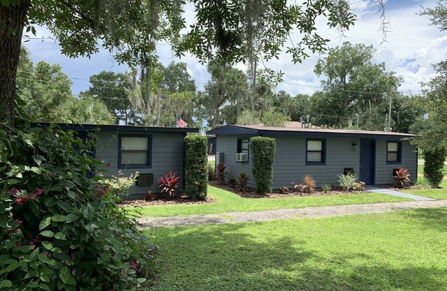 Charming 2BR/1BA Cabin at Lakeside Resort