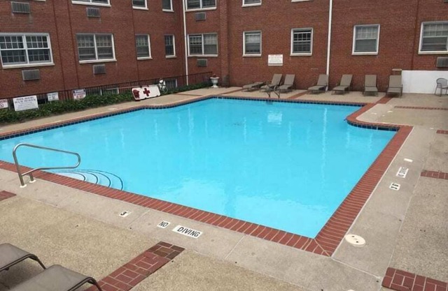 Charming 2BR Apartment in Historic Heritage Hill